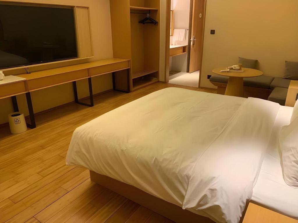 Ji Hotel Shanghai The Bund Tiantong Road Екстер'єр фото